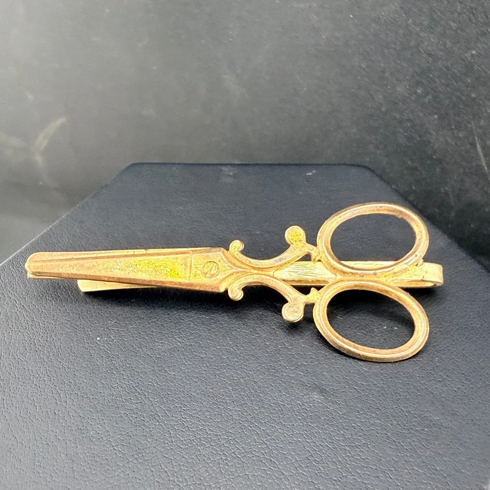 Vintage Estate Tie Bar Scissors Gold Tone Sewer Quilter Retro Novelty Accessory